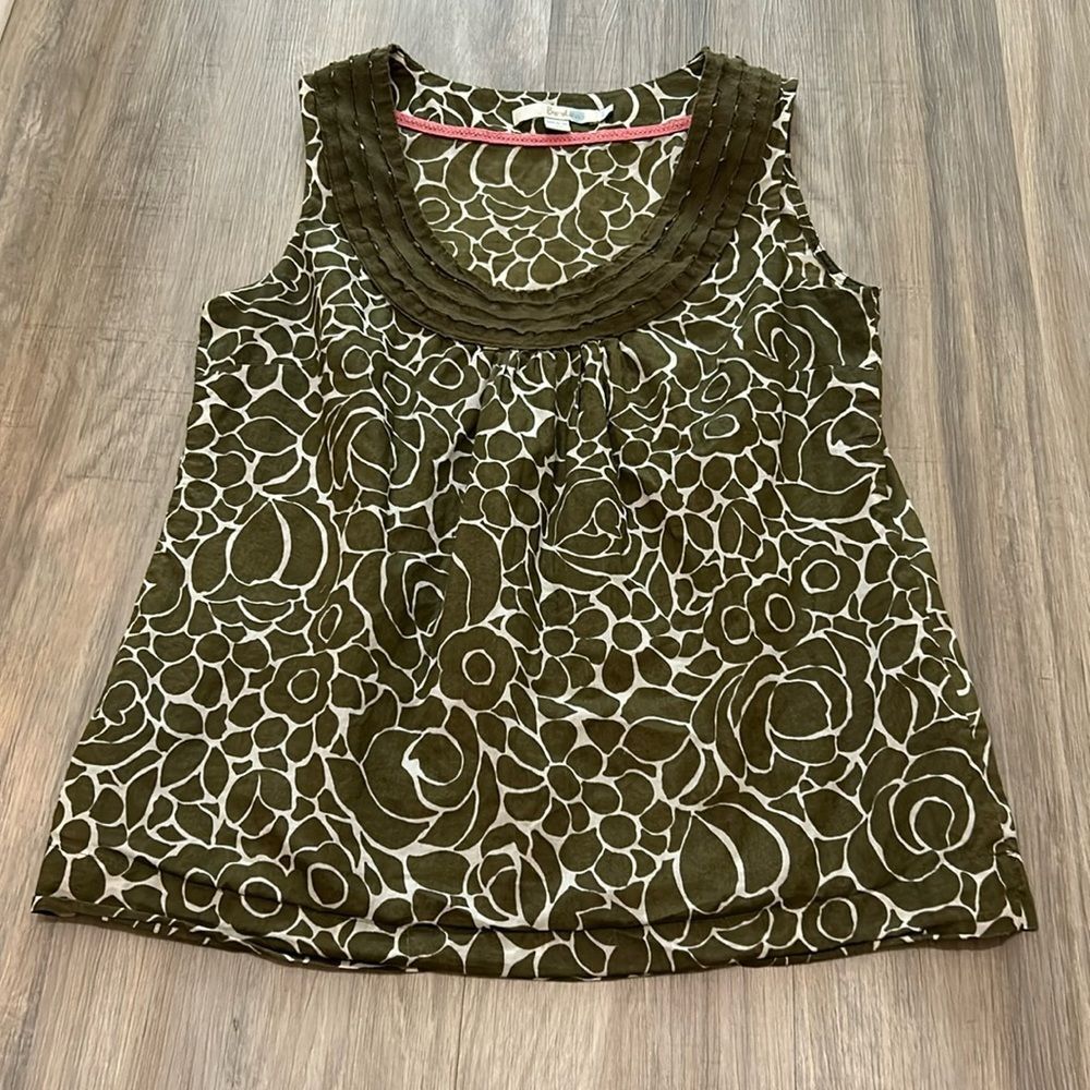 Sleeveless Olive Green Floral Scoop Neck Tank Top